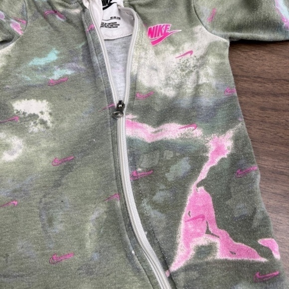 Nike green and pink tye dye zip up sleeper bodysuit footie pajamas size 6 months - Picture 4 of 5